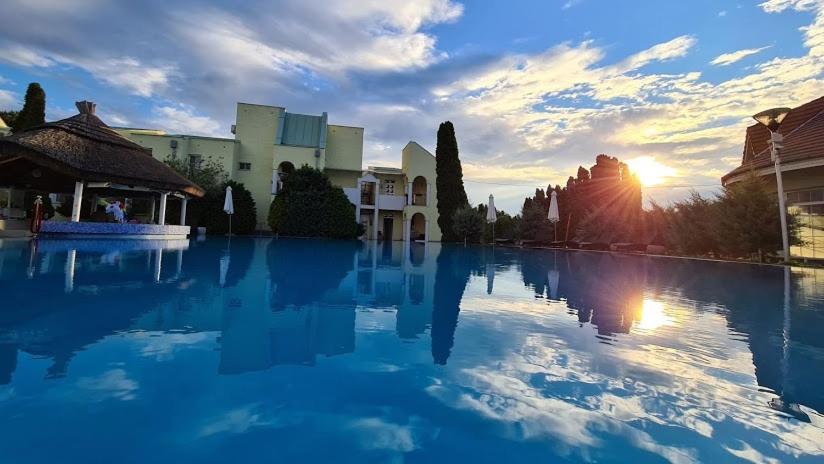 Mediterran Apartman With Pool Siofok Luaran gambar