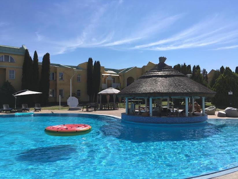 Mediterran Apartman With Pool Siofok Luaran gambar