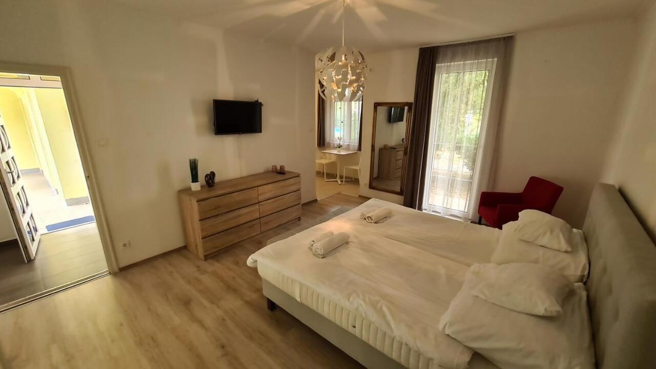 Mediterran Apartman With Pool Siofok Luaran gambar
